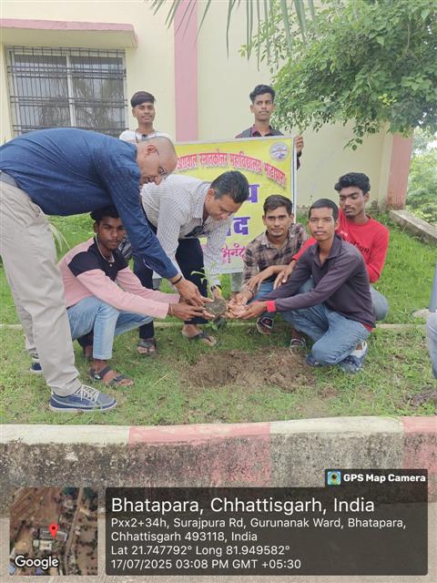 Govt. G. N. A. P.G. College, Bhatapara | Govt. College Bhatapara-जीएनए काॅलेज की वाणिज्य परिषद ने कराया वृक्षारोपण 18-07-2025