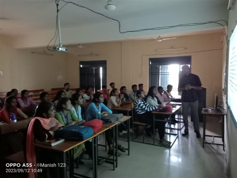 Govt. G. N. A. P.G. College, Bhatapara | Govt. College Bhatapara-ICT class of B. Economics by manish kumar Sarvaiya
