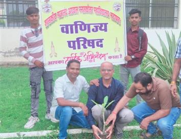 Govt. G. N. A. P.G. College, Bhatapara | Govt. College Bhatapara-जीएनए काॅलेज की वाणिज्य परिषद ने कराया वृक्षारोपण 18-07-2025