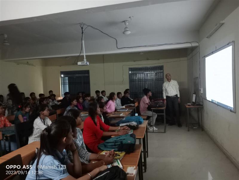 Govt. G. N. A. P.G. College, Bhatapara | Govt. College Bhatapara-ICT class of B. Communication by manish kumar Sarvaiya