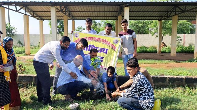 Govt. G. N. A. P.G. College, Bhatapara | Govt. College Bhatapara-वाणिज्य परिषद द्वारा पौधा रोपण दिनांक 08/07/2024